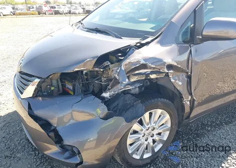 2012 Toyota Sienna Le 7 Passenger z USA, uszkodzony, nr VIN 5TDJK3DC7CS037178